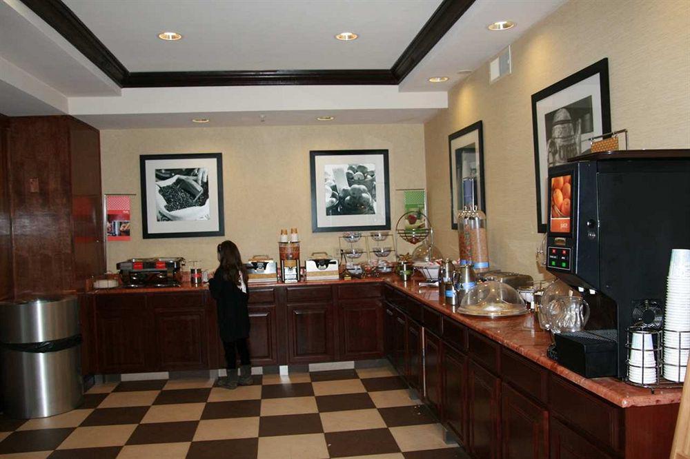 Hampton By Hilton Brattleboro Hotel Restaurant foto