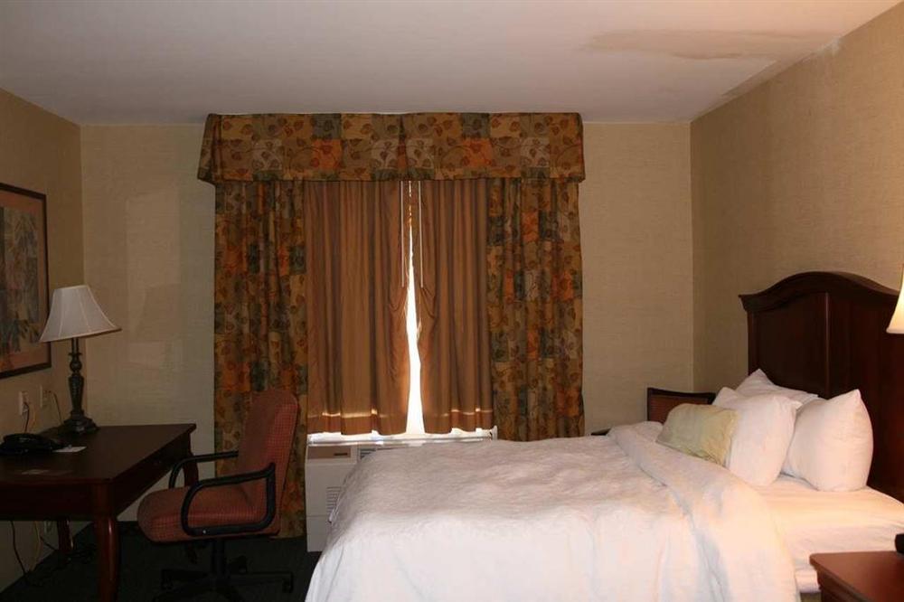Hampton By Hilton Brattleboro Hotel Exterior foto
